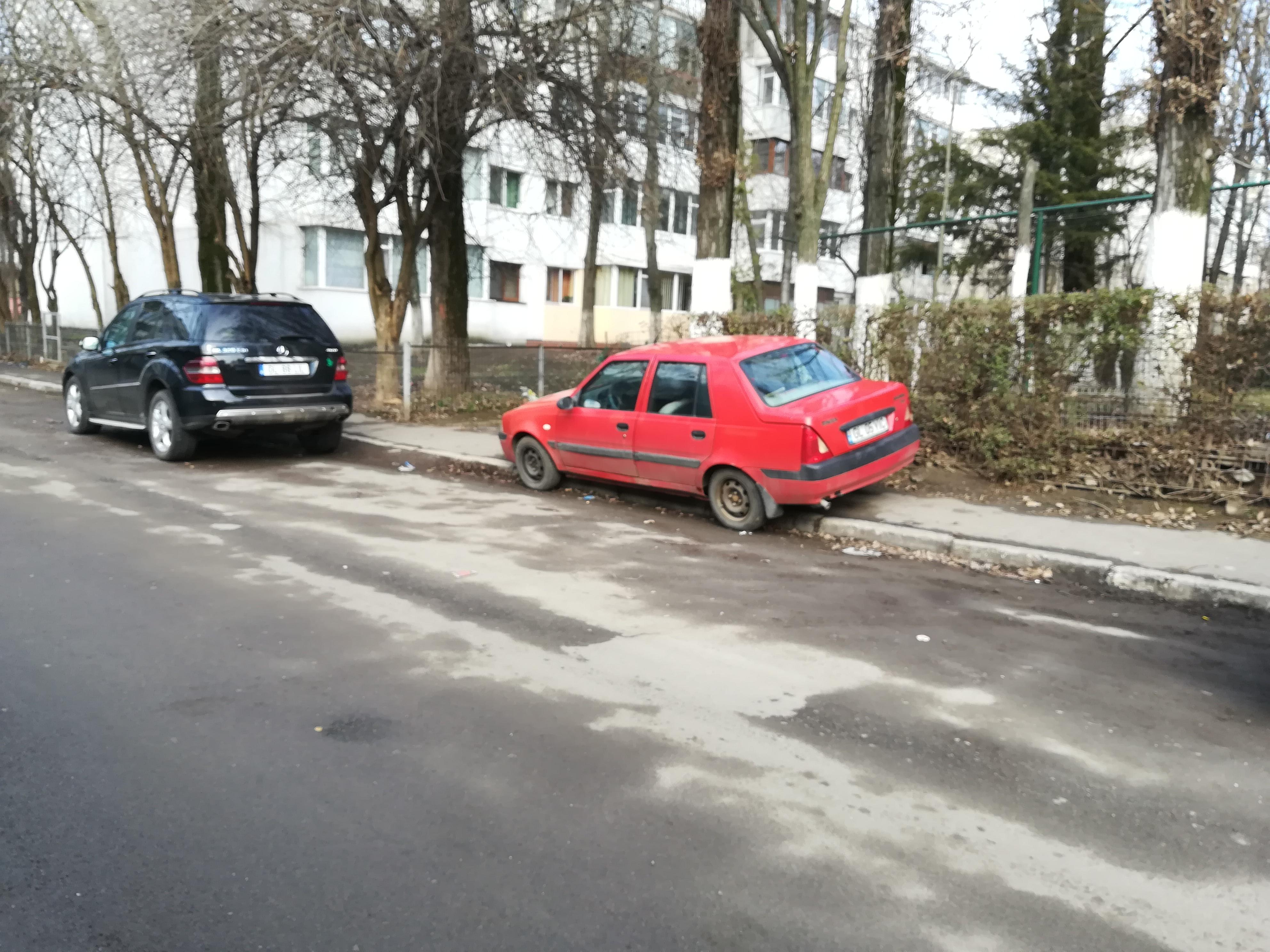 Peste 1.000 de AMENZI pentru PARCĂRI neregulamentare