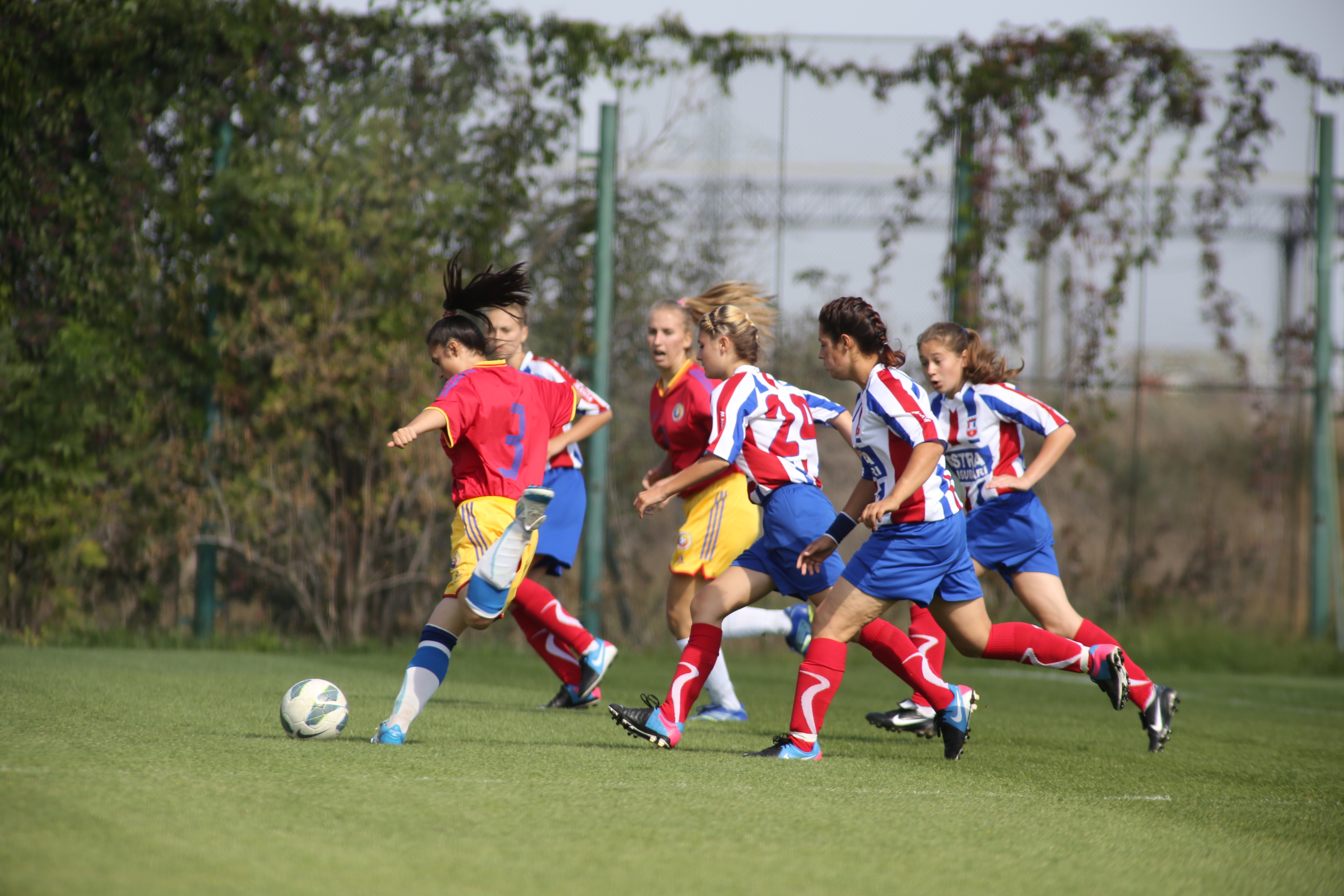 Echipa de fotbal feminin a Oţelului a învins liderul