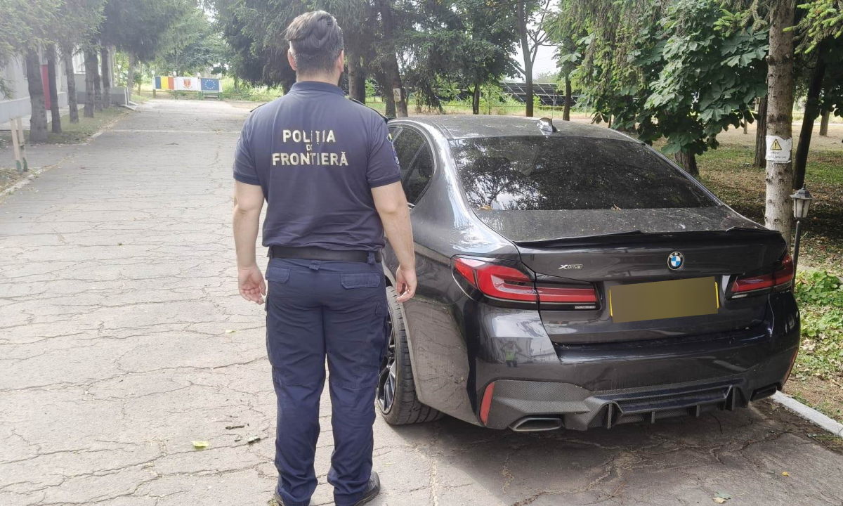 Autoturism furat din Anglia, descoperit la Galați