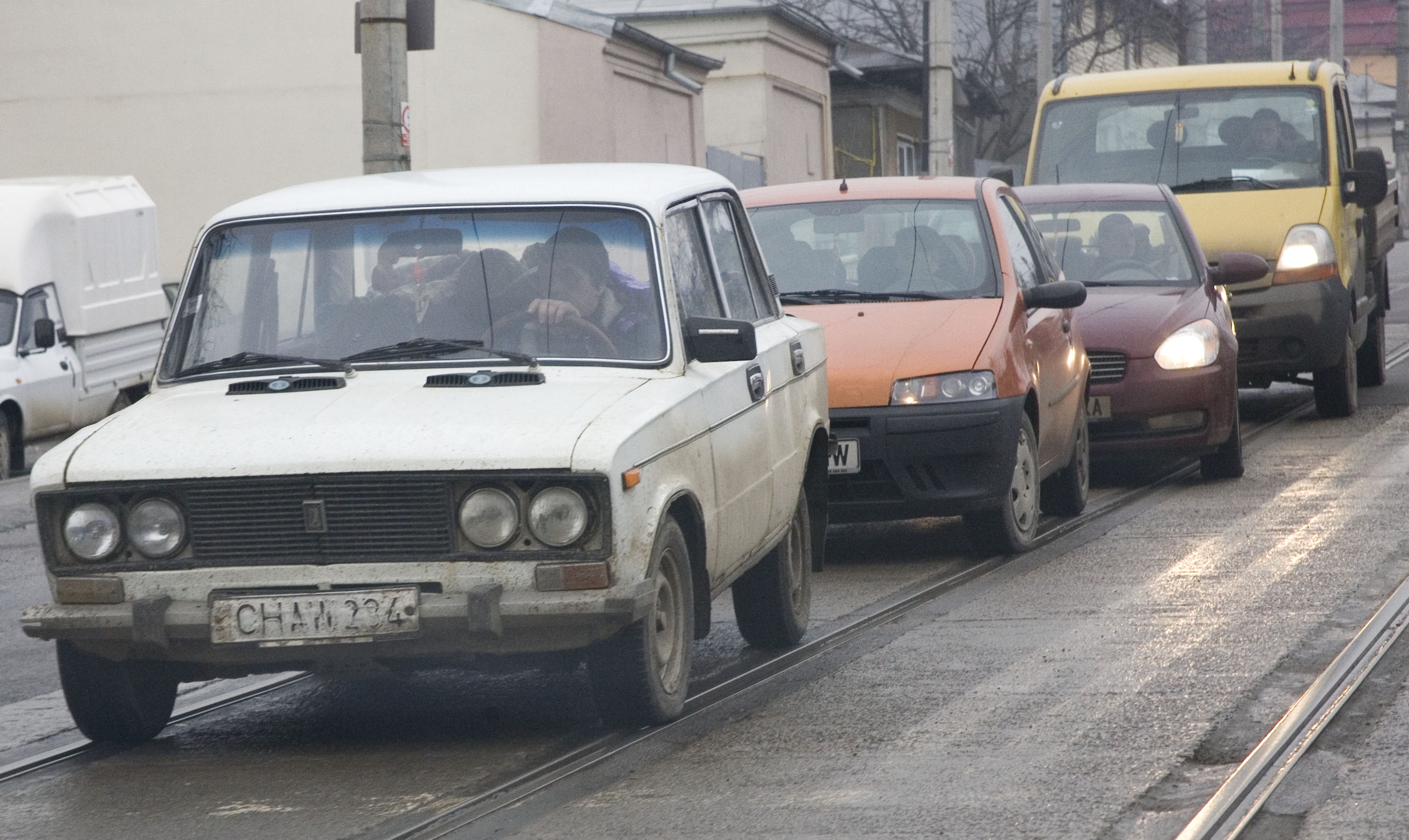 Majorări de impozite pentru proprietarii de maşini