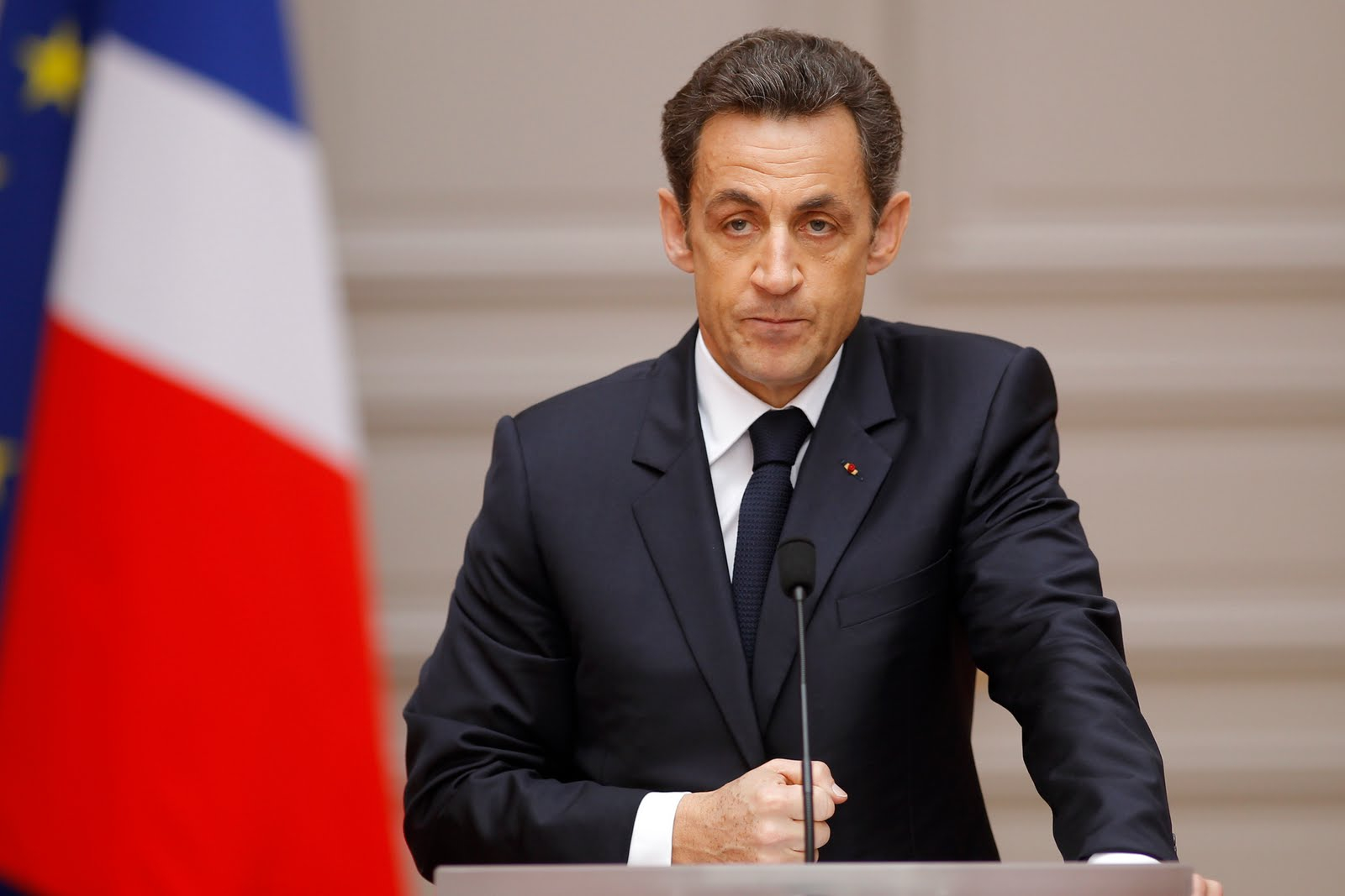 Fostul preşedinte Sarkozy, exclus din Legiunea de Onoare