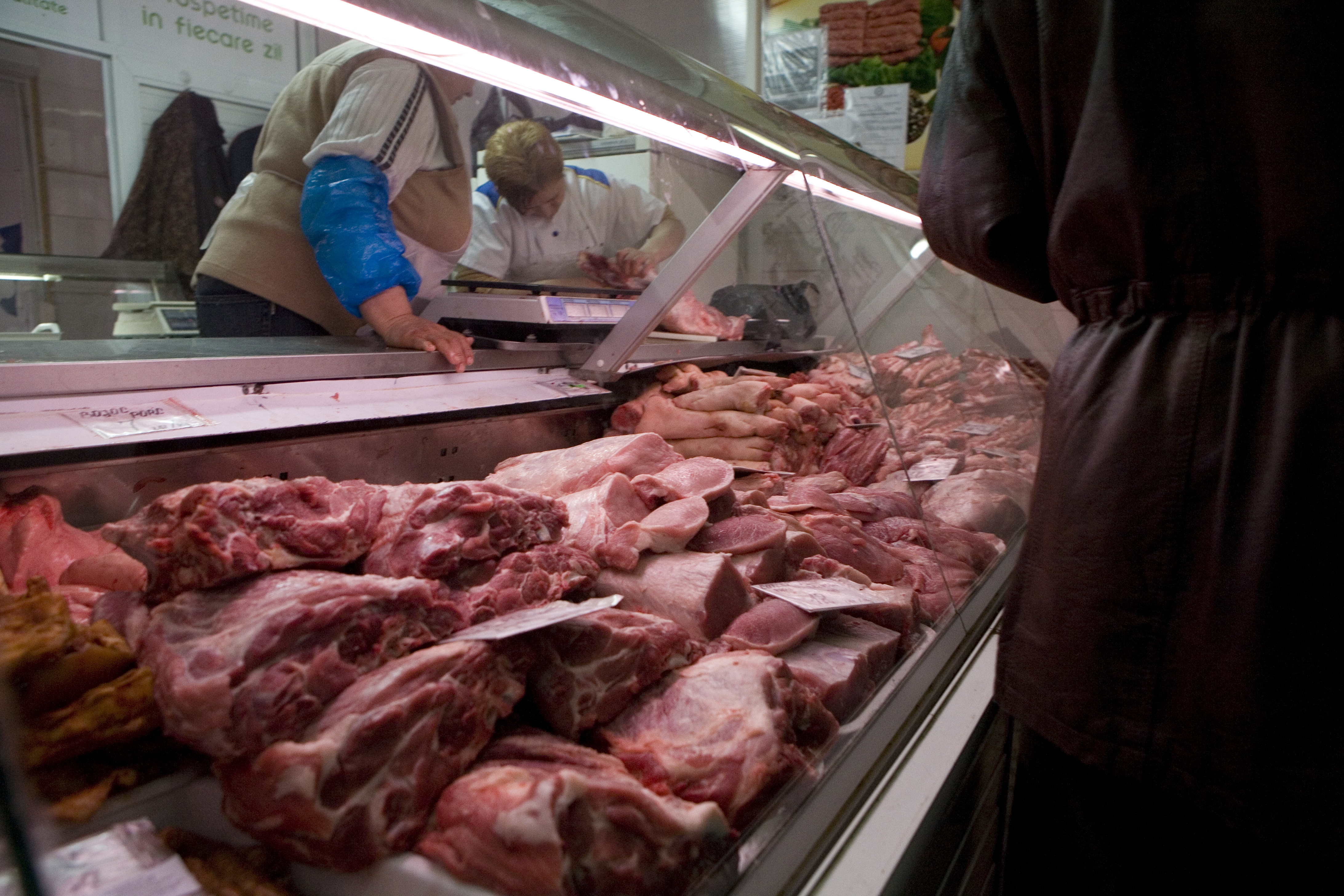 Campanie VL - Lanţul scumpirilor: Piaţa cărnii, ca un câmp de luptă