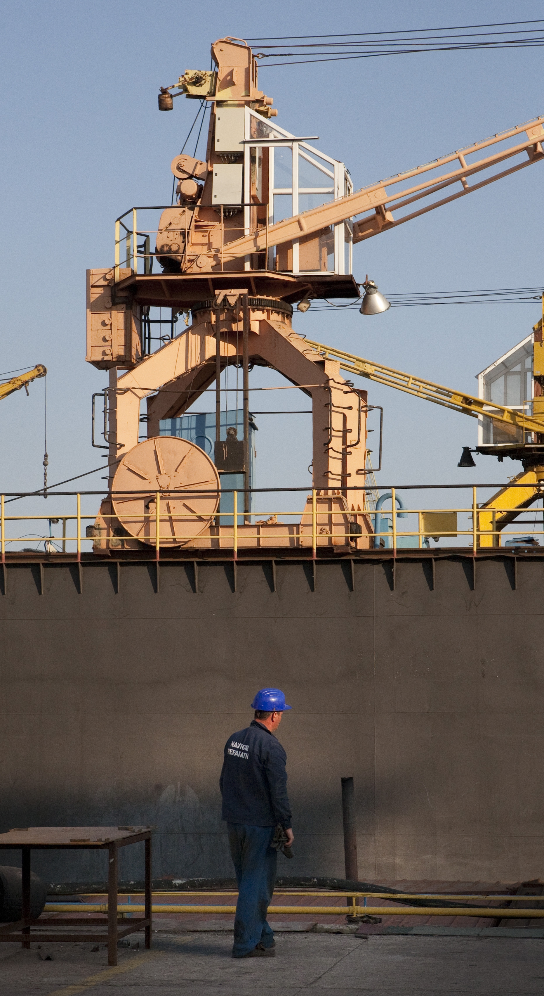 Incident tragic la Romportmet / Un muncitor a murit după ce i s-a făcut rău în timpul lucrului