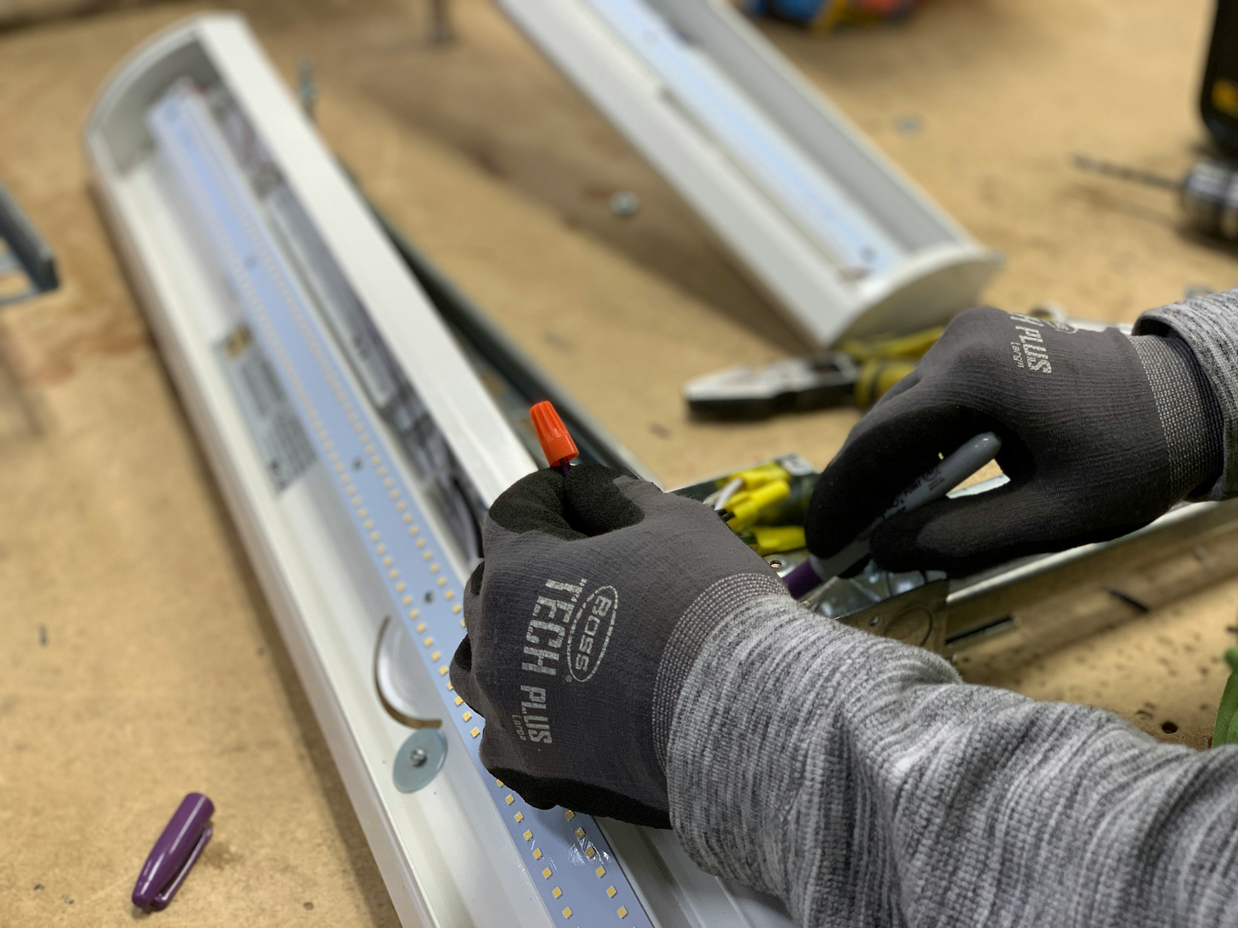 Cad casele peste noi de-atâtea diplome