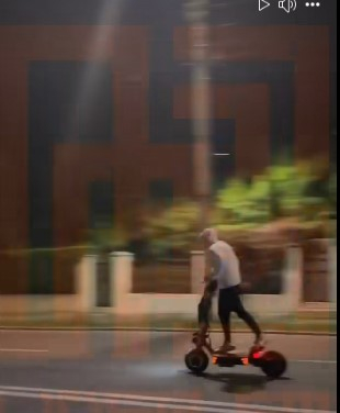 Un tânăr care ”zbura” cu trotineta este căutat de poliție. Cursă nebună pe Faleza Superioară