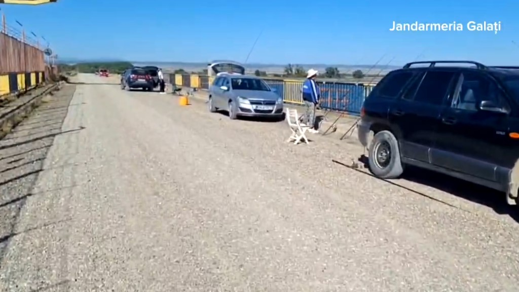 „Campionate” de pescuit ilegal, la barajele de pe Siret