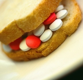 Cele mai PERICULOASE COMBINAŢII de alimente şi medicamente