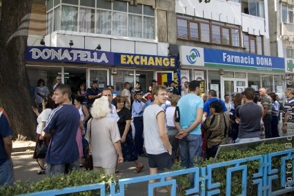 Revoltă publică la o casă de schimb valutar