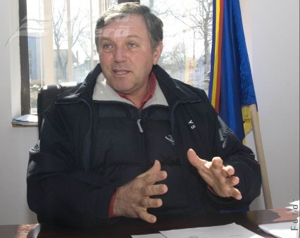 Angajatele Primăriei din Oancea fac planton 