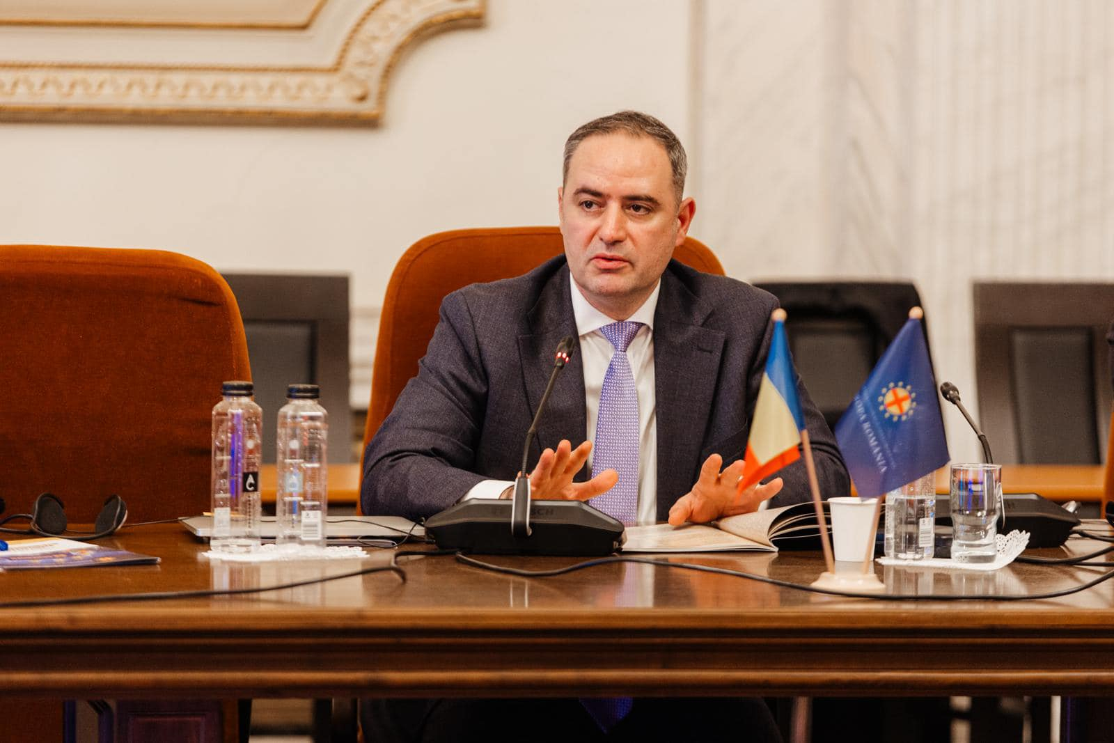 Evaluări zilnice ale angajaților din Finanțe