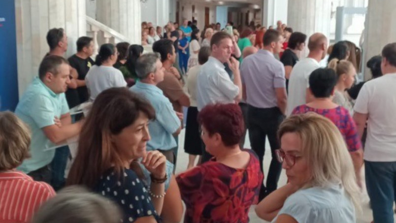 Protest pe holurile Ministerului Finanțelor și la mai multe unități fiscale din țară