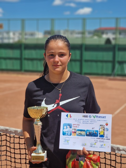 Din sportul gălăţean. Laura Iordăchescu, trofeu la turneul de tenis de la Onești