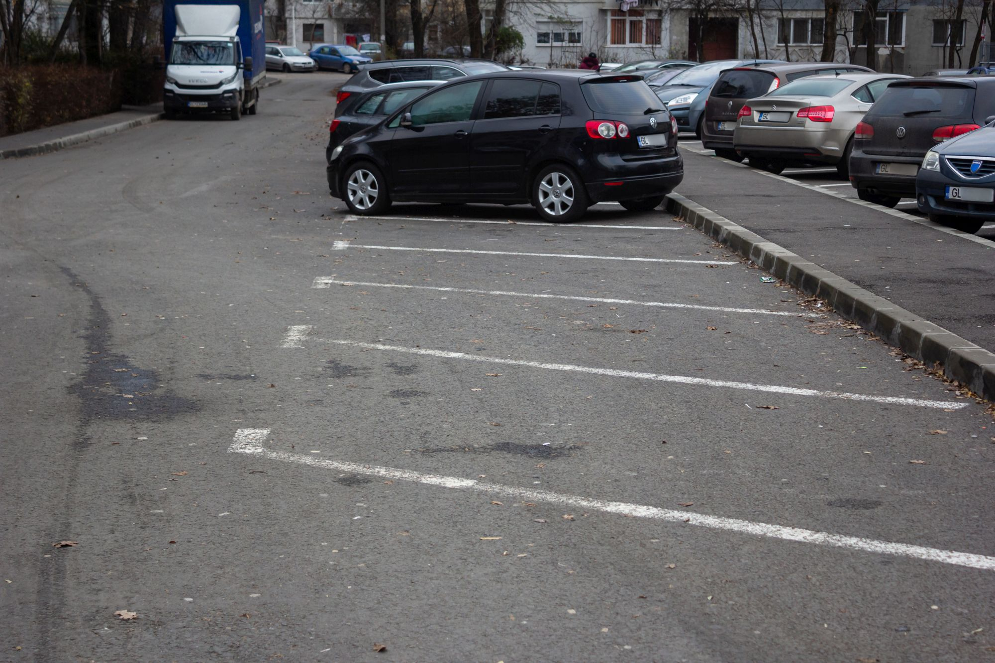 Noi licitaţii cu strigare pentru locuri de parcare