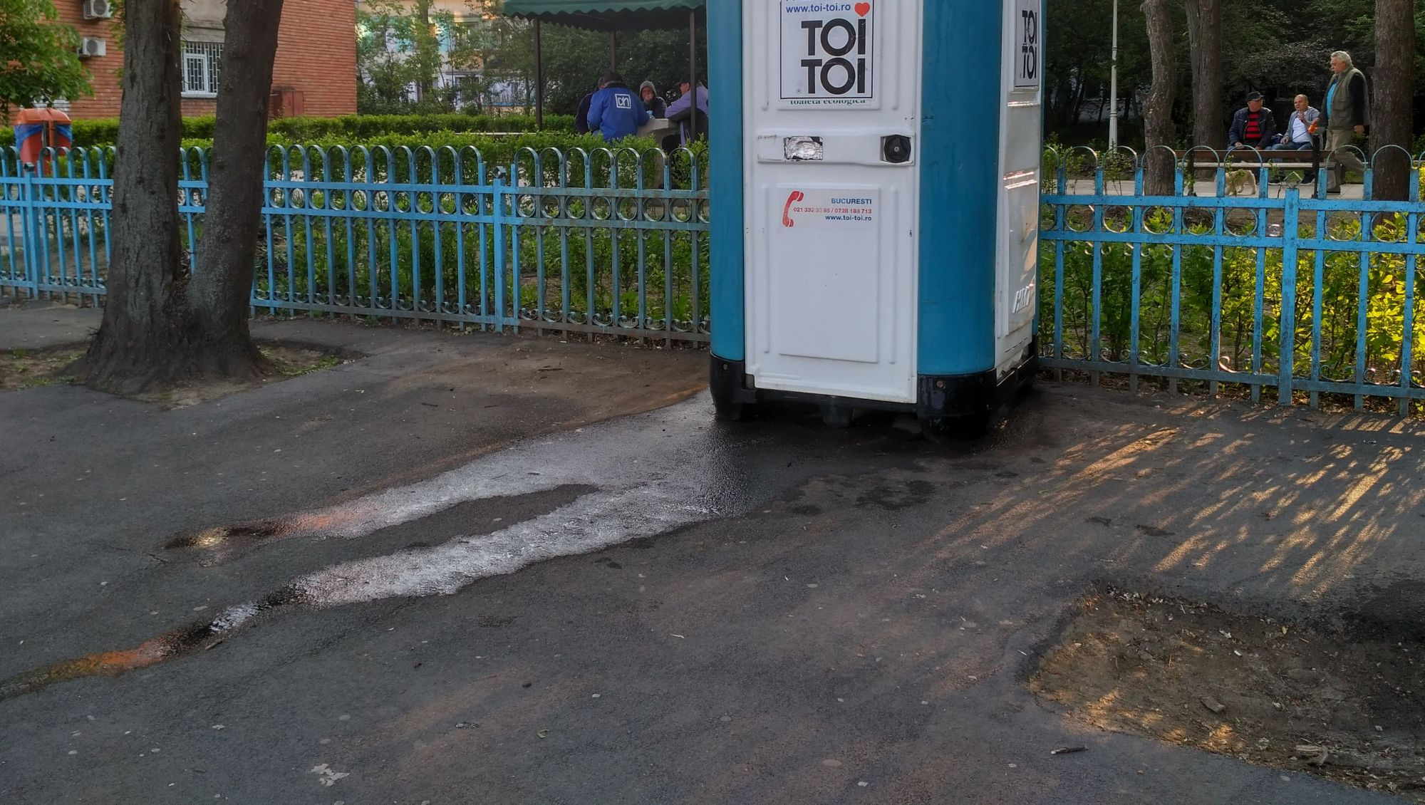 Chiar dacă avem toalete ”puplice”, nu scăpăm de TOI TOI. Contract pentru 75 de WC-uri ecologice