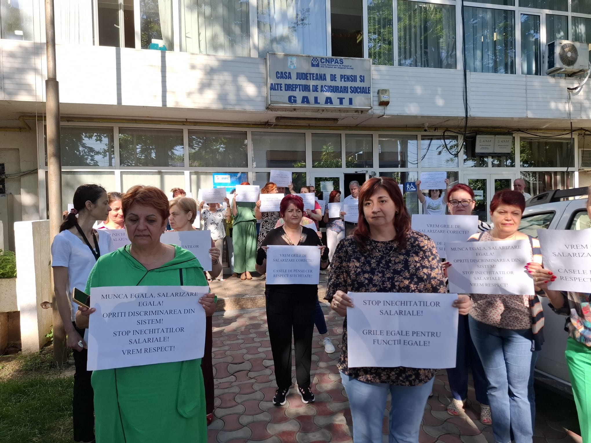 Un nou protest al salariaților de la Casa de Pensii Galați