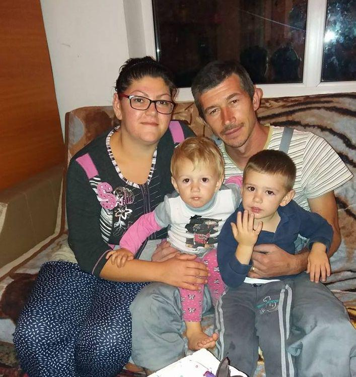 Leucemia a lăsat doi micuţi orfani de mamă. APEL: Să o aducem acasă pe Vasilica!