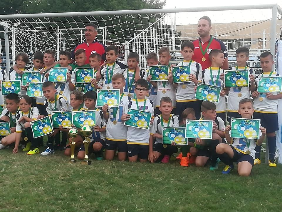 Copiii Şcolii de Fotbal ”Oţelul”, în TURNEU. Două locuri fruntaşe pe litoral