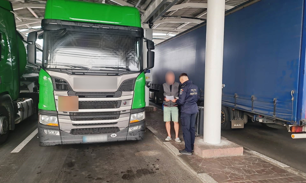 Moldovean prins cu permis de conducere fals