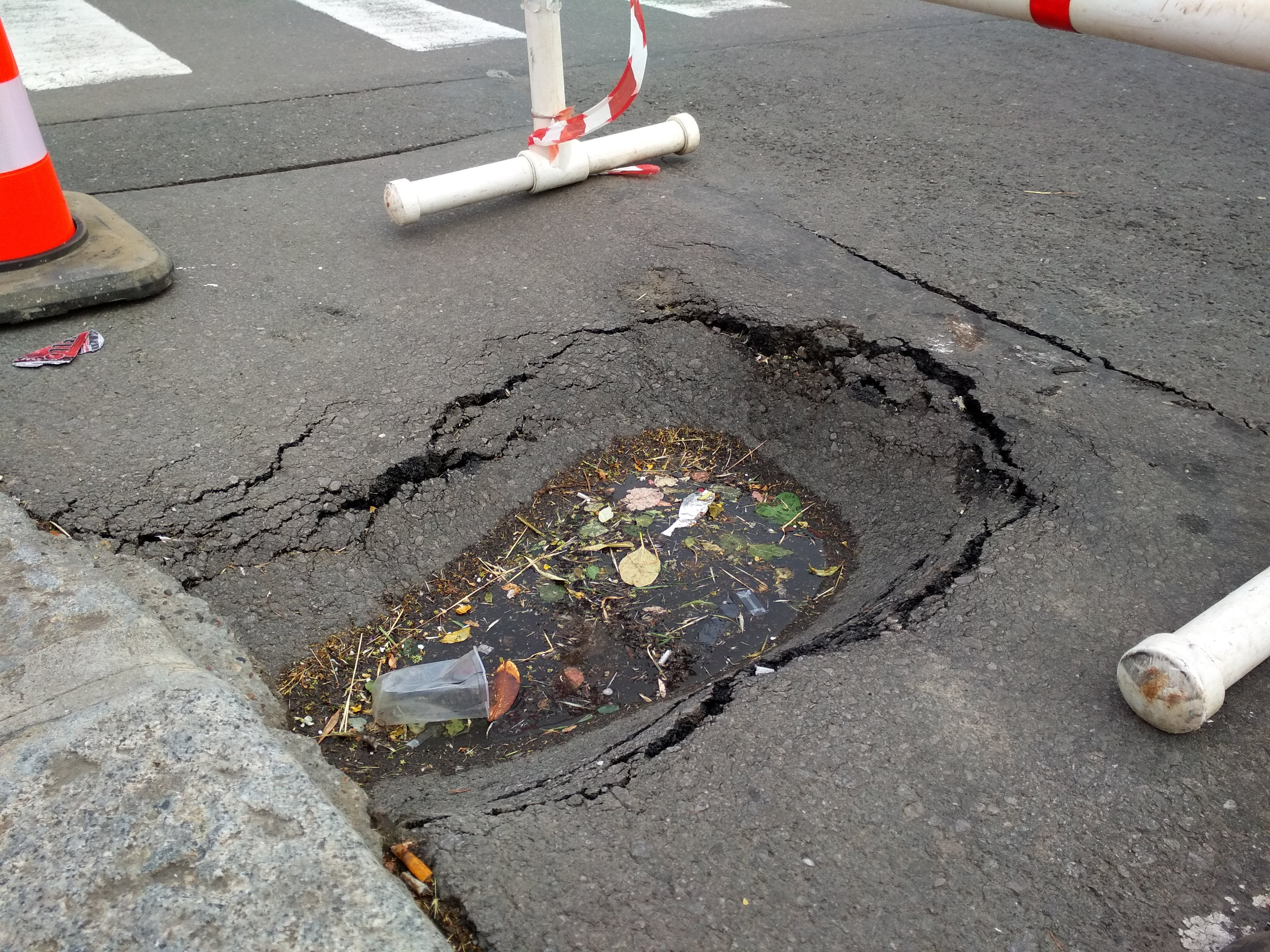 Tasare periculoasă pe strada Prelungirea Traian