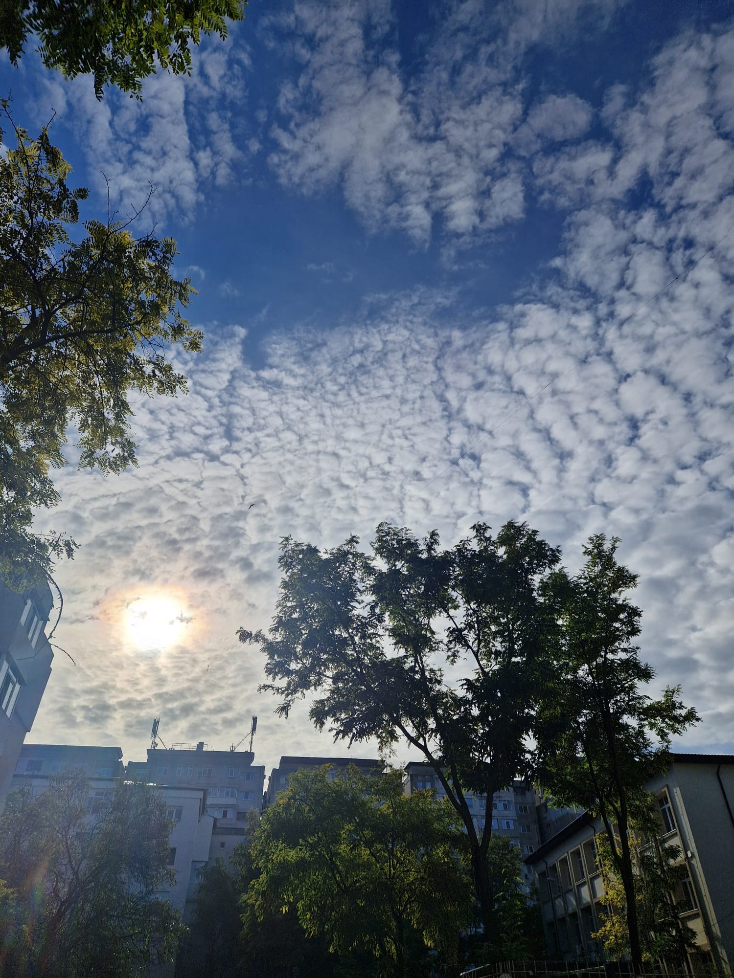 Cer variabil şi temperaturi de 14 grade