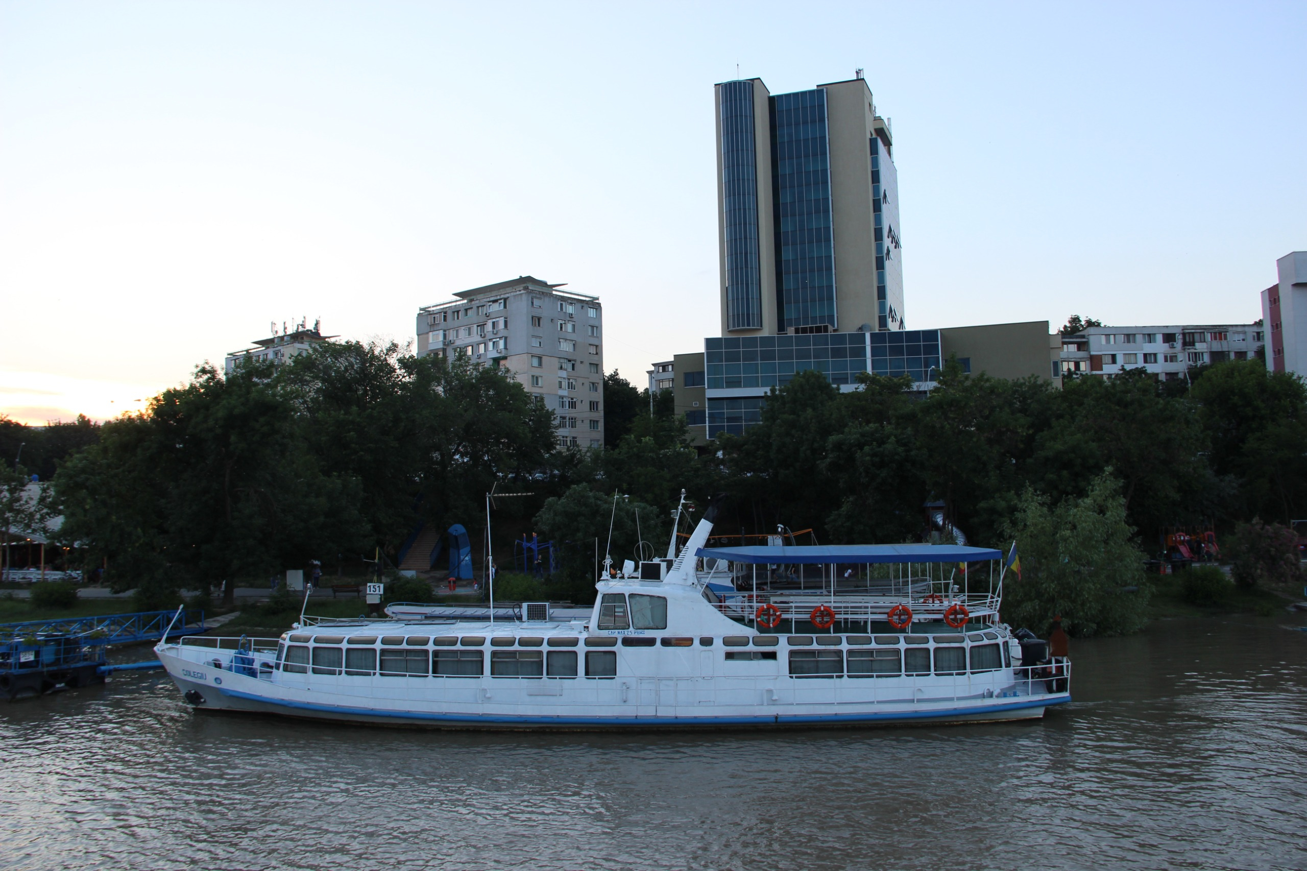 A doua navă vândută ca fier vechi de Universitatea „Dunărea de Jos”