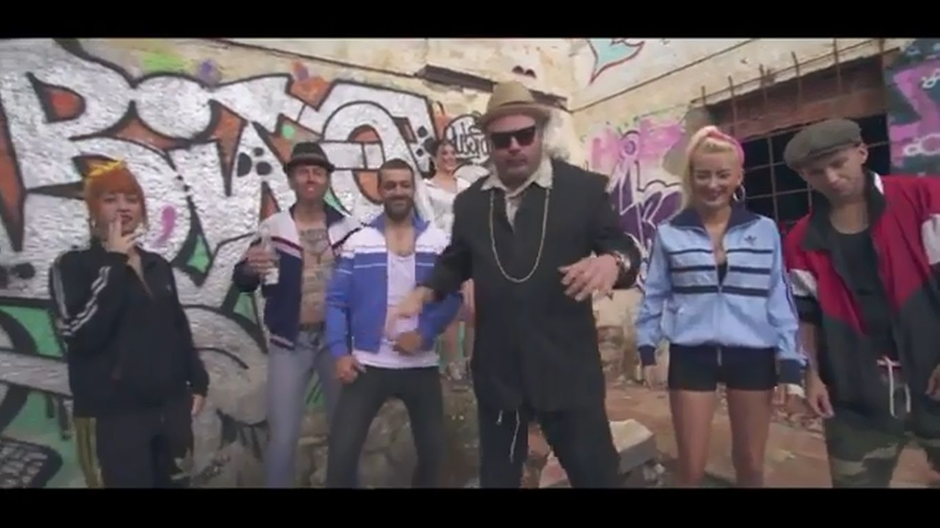 Românii, ironizaţi pe internet de o melodie spaniolă (VIDEO)