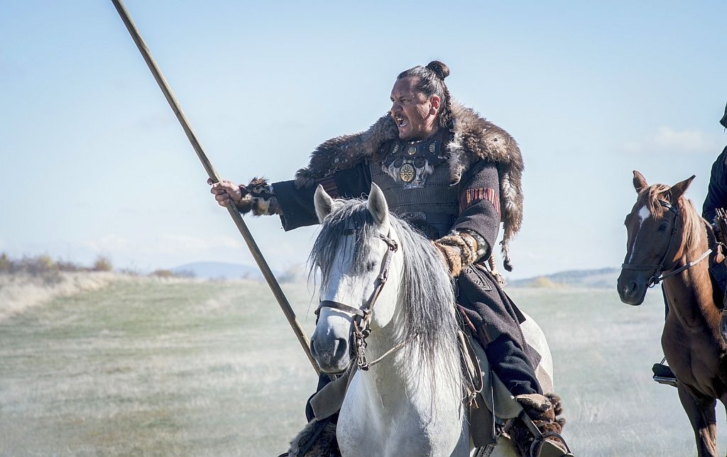 Un român, în rolul lui Attila. ”Vremea barbarilor”, noul serial fenomen din România