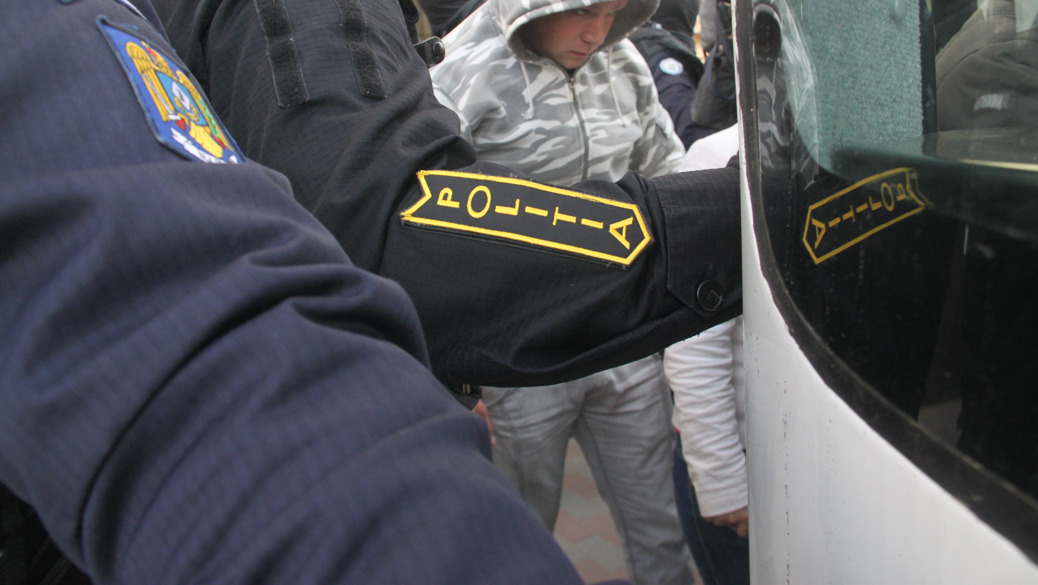 Soț cu „inițiativă”, acuzat de proxenetism