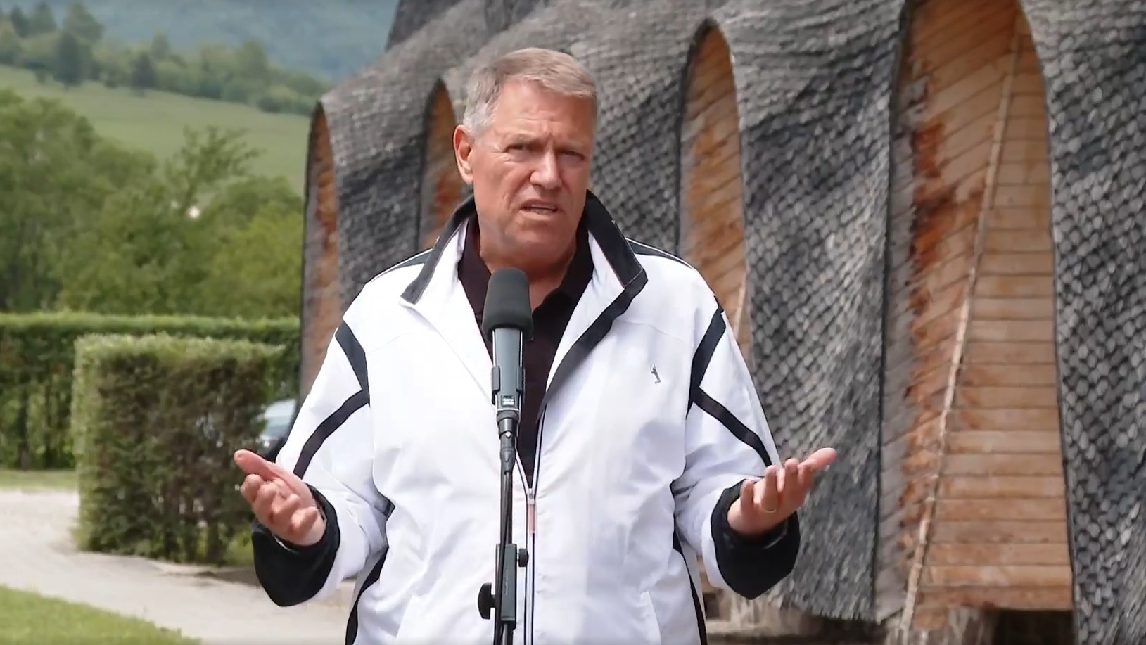 România nu va trimite combatanți în Ucraina