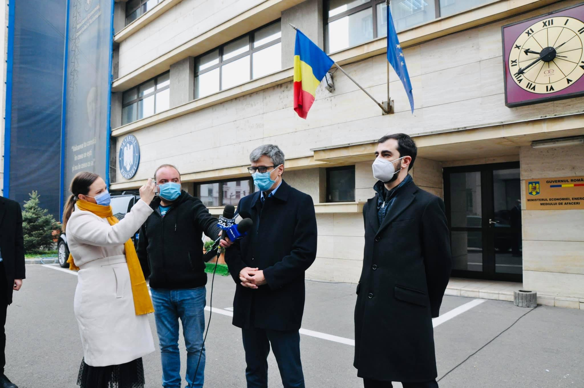 Cinci companii de stat, disputate de două ministere