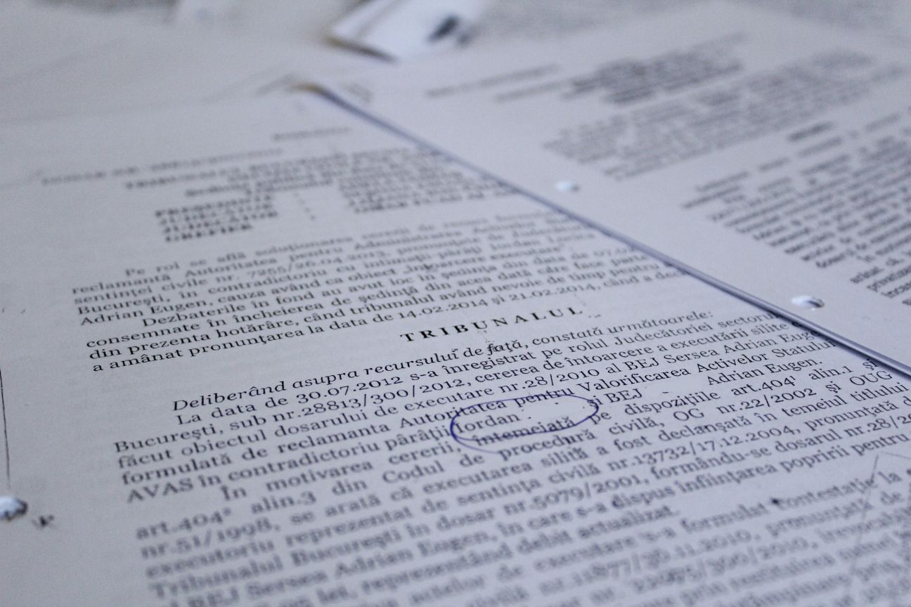 Păgubiţi FNI, ţepuiţi şi de executorul judecătoresc