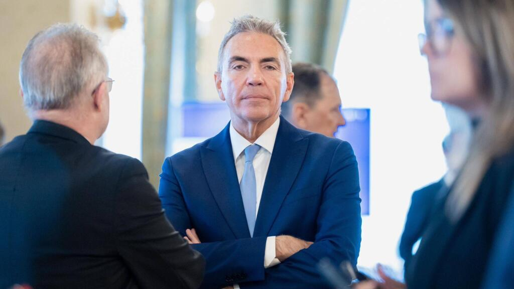 Colaborare controversată. Vicepremierul Dragoș Anastasiu, menționat într-un dosar de corupție