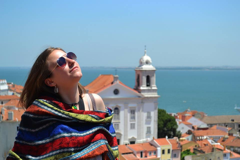 CRONICĂ DE CENACLU | Poezia, un pian care te face să roșești