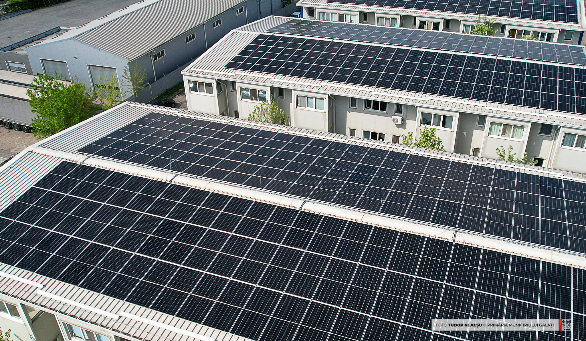 Cum se lucrează la parcul fotovoltaic din Micro 17