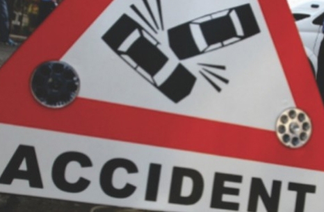 INCONŞTIENŢĂ LA VOLAN/ Trei persoane au fost RĂNITE într-un ACCIDENT provocat de o ŞICANARE ÎN TRAFIC