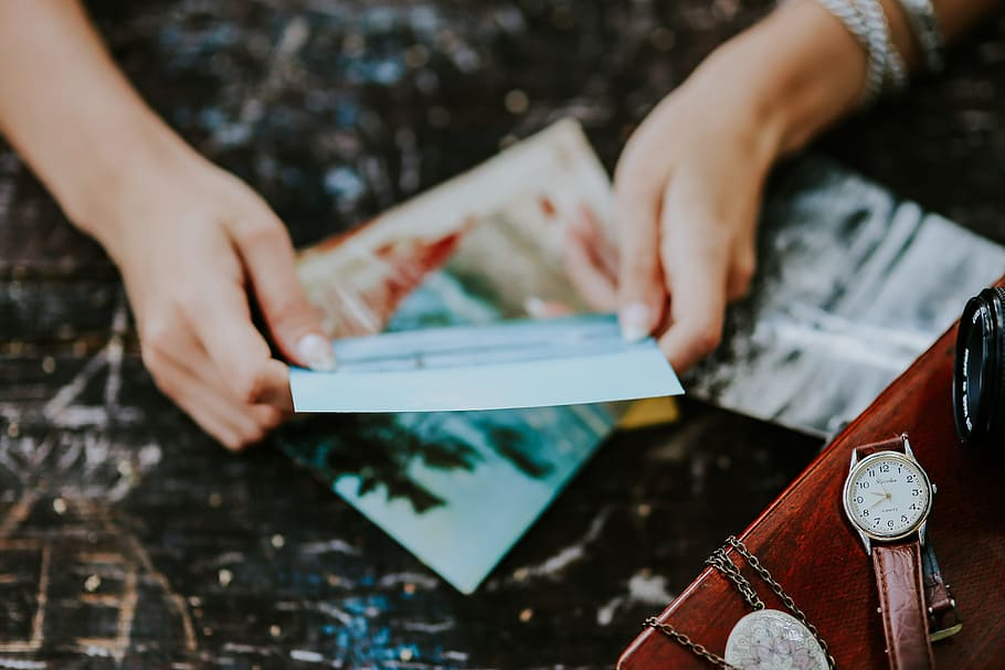 Cum ne amintim de cei trecuți în neființă? Răspunsul experților în servicii funerare din București