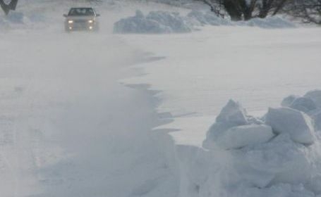 IARNA LA GALAŢI/ Primar ÎMPOTMOLIT cu maşina de teren în NĂMEŢI