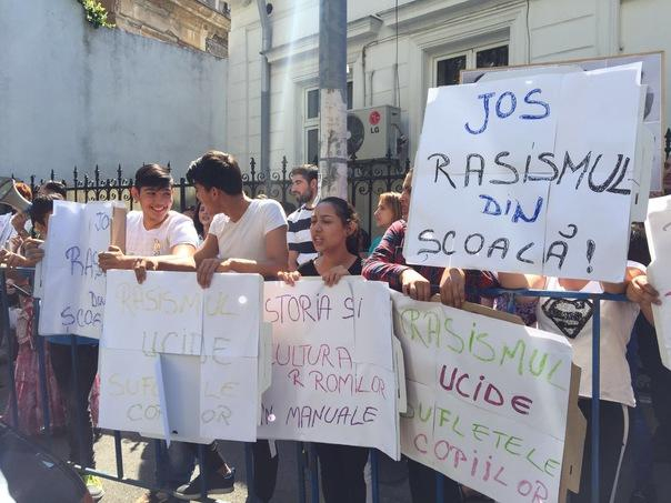 PROTEST la Ministerul Educaţiei