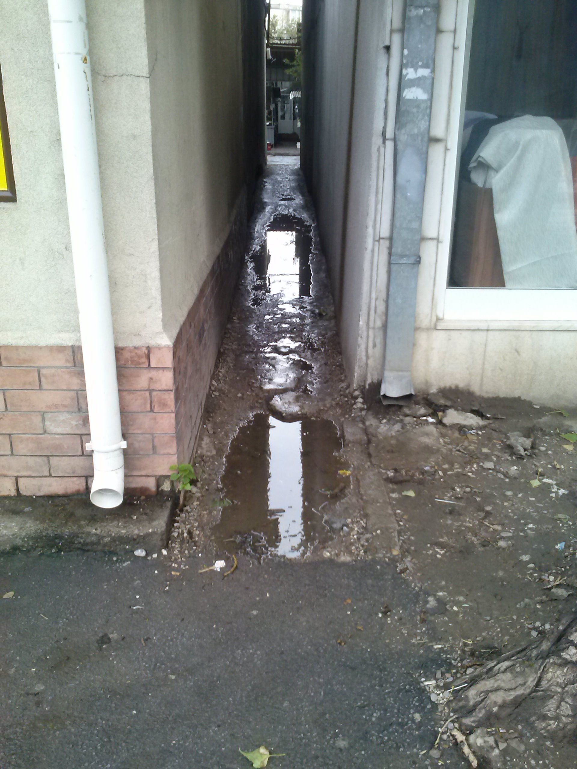 Capcane ca la Posada printre blocurile Galaţiului