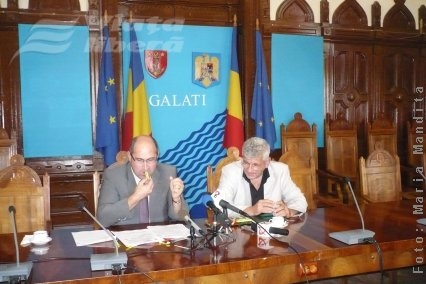 Demonstraţie cu castraveţi, la grădinari