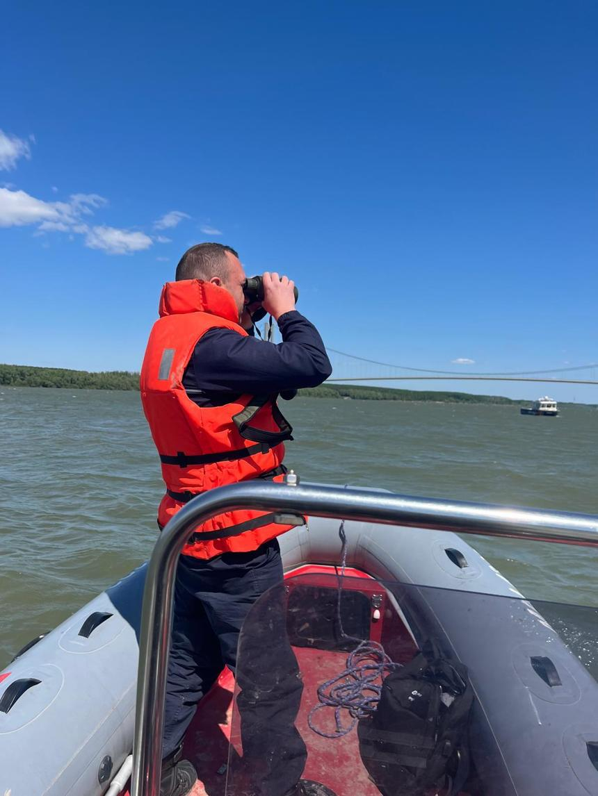 Tânăr căutat în apele Dunării