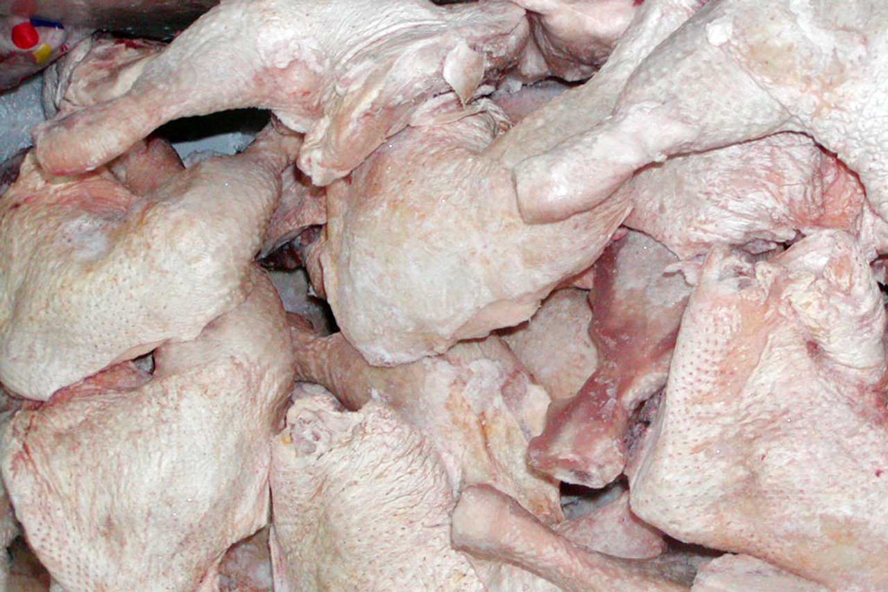 ATENŢIE LA CARNEA DE PASĂRE din magazine! AMENZI de peste 50.000 de lei date de Protecţia Consumatorilor Galaţi