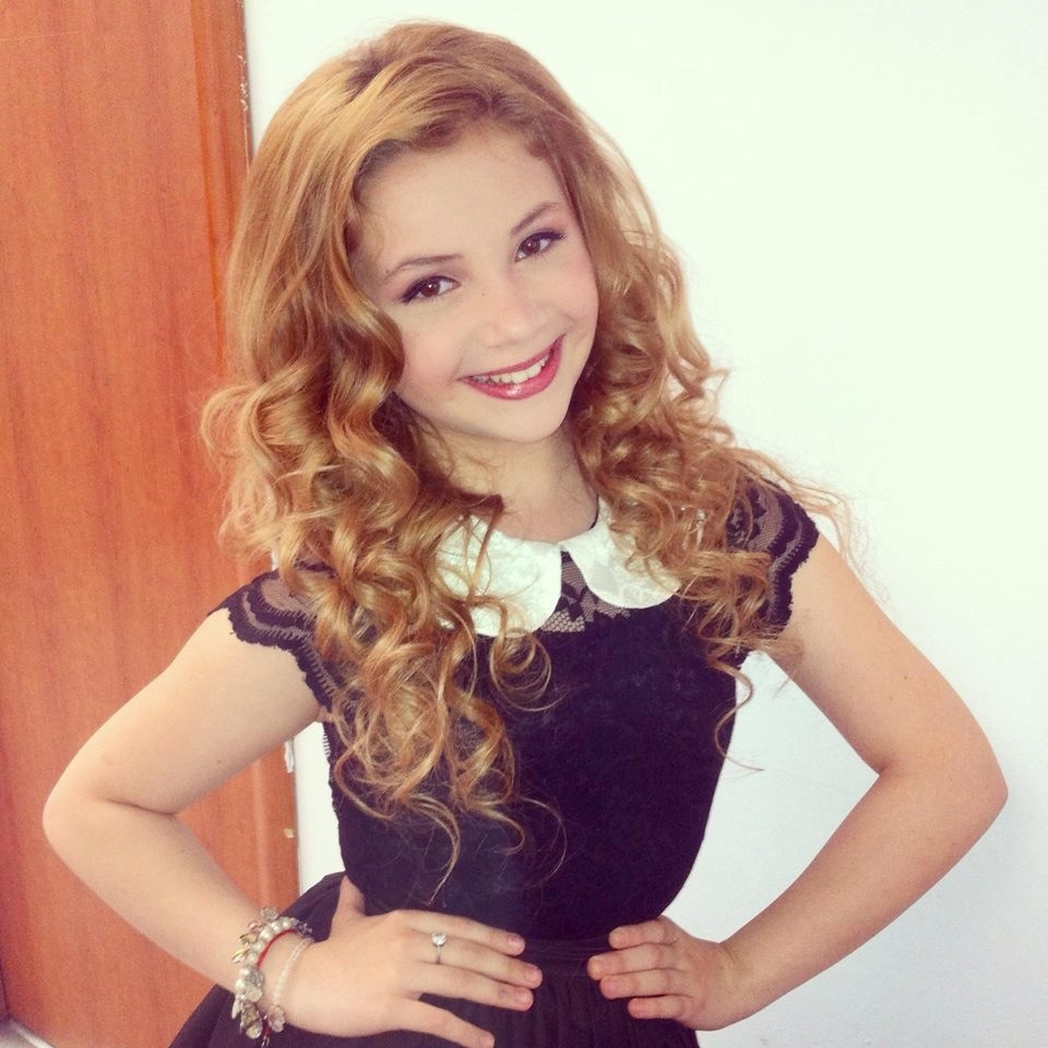 15 ani de viaţă, opt de muzică/ Maria Crăciun îşi sărbătoreşte ziua de naştere la televizor (FOTO)