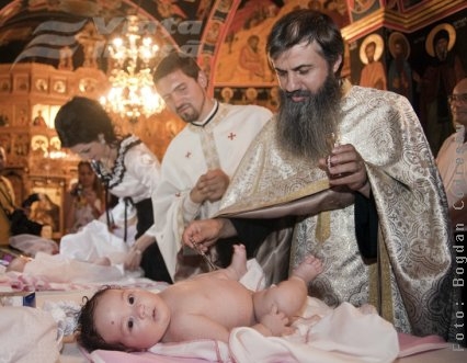 Cu gropiţe în obrăjori