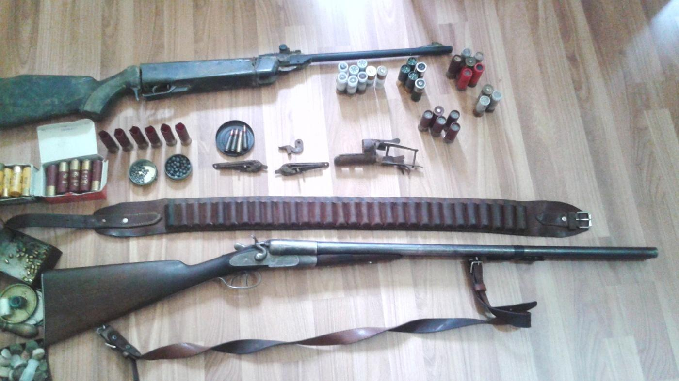 Soţ şi soţie, acuzaţi de CONTRABANDĂ cu ARME de foc | VIDEO