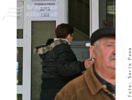 Uşa Primăriei, închisă în nas! 