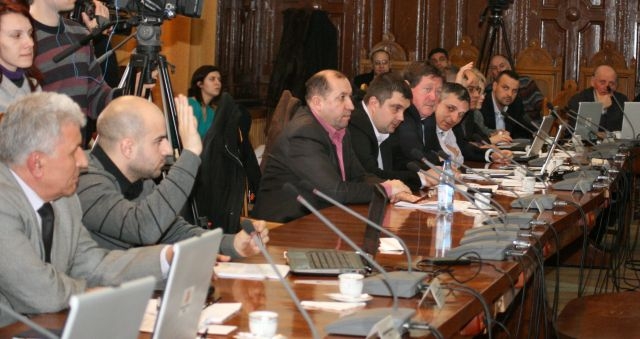 Banul, ochiul dracului politic: Consilierii judeţeni PDL, în grevă japoneză