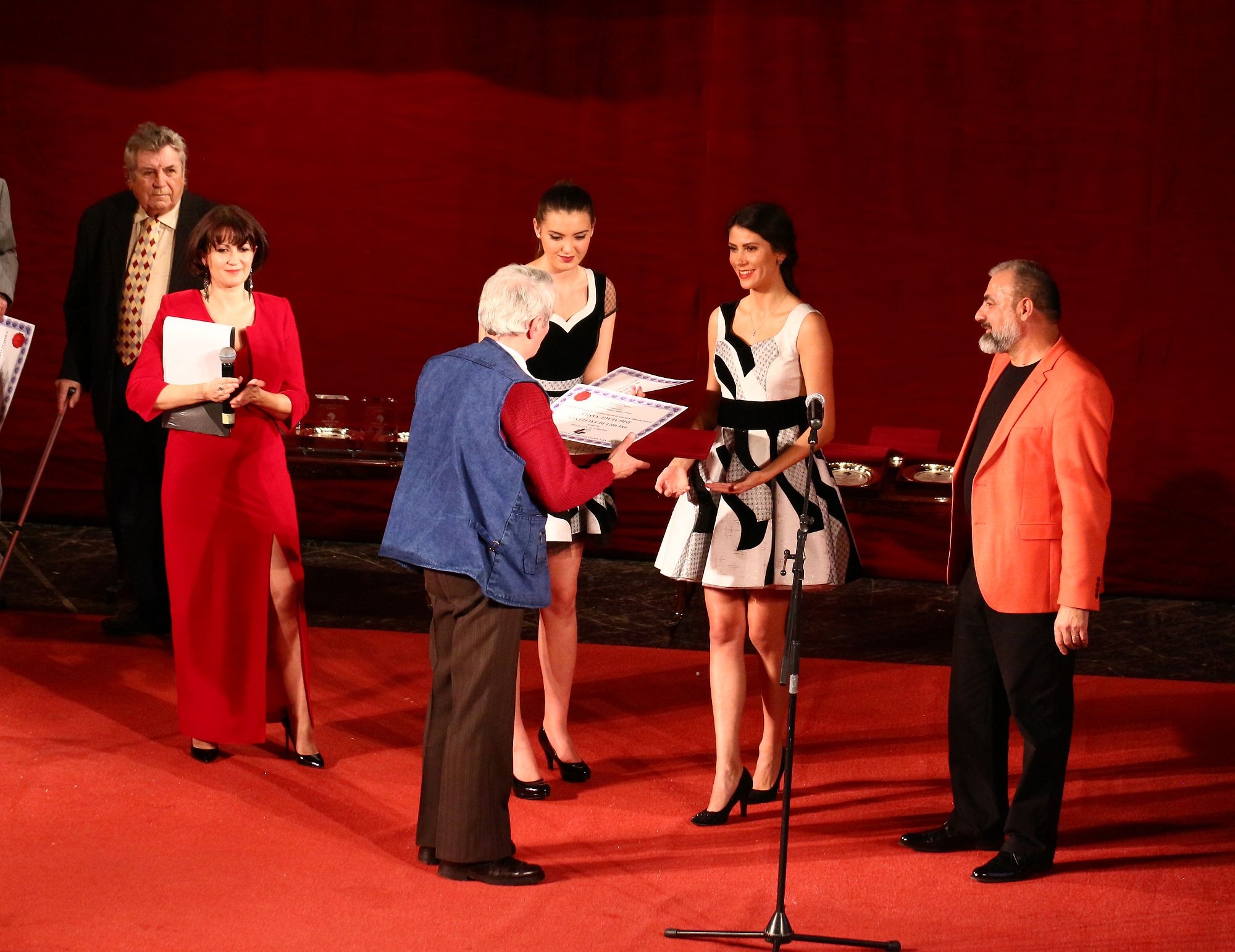 S-a înfiinţat o nouă ”instituţie” la Galaţi! Gala Artelor - ”Oscarul” plasticienilor noştri!