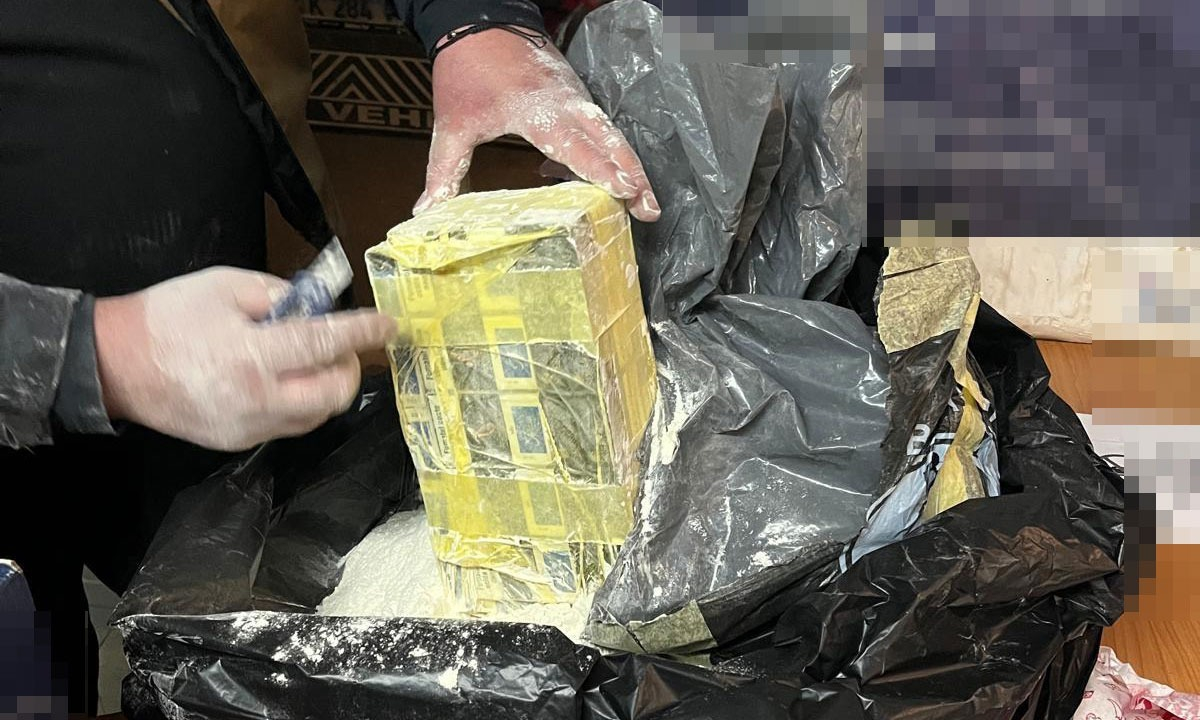 Bunuri interzise, ascunse într-un autocar care venea din Moldova