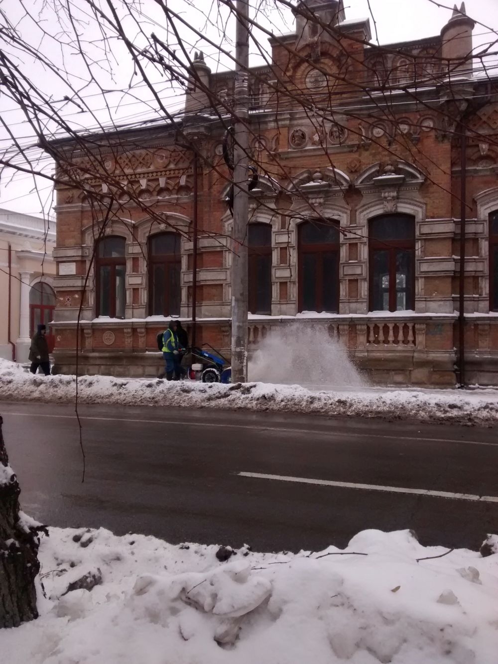 După ninsoarea de azi-noapte: Intervenţie pentru deszăpezire